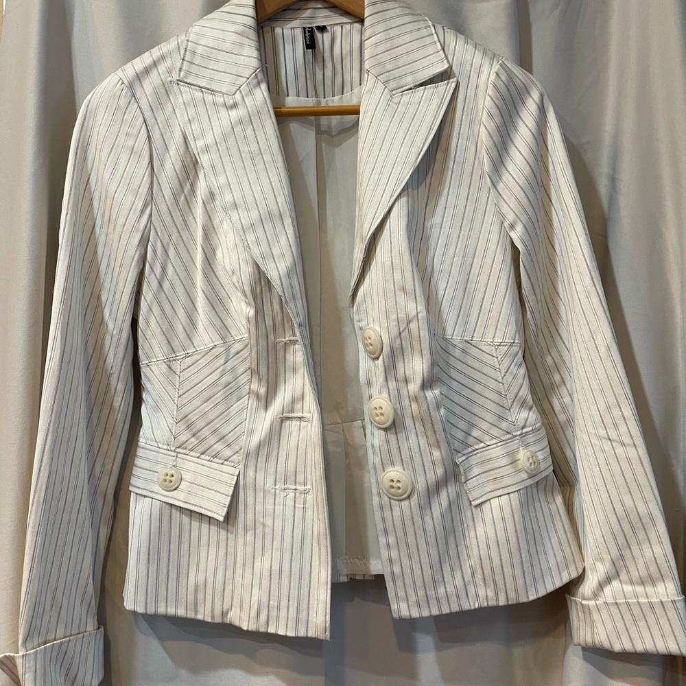 Stylish White Striped Blazer Size Small